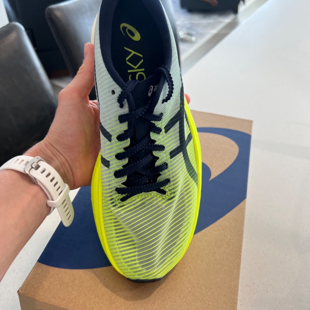 Asics MetaSpeed sky + carbon plated shoe - Picture 2 of 3